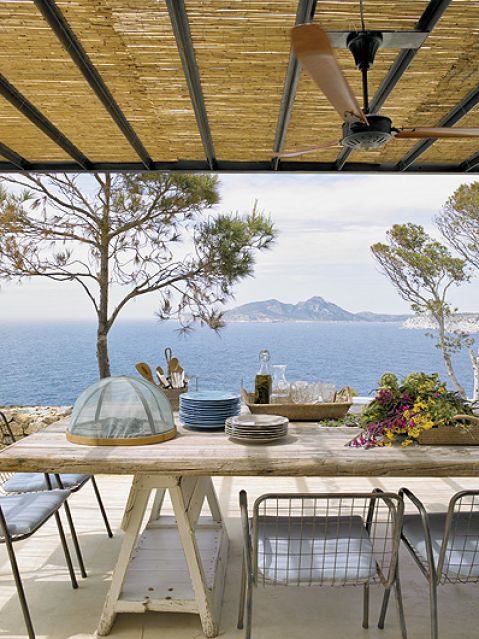 Z widokiem na bezludną Dragonerę. Elegancka willa w kolorach natury