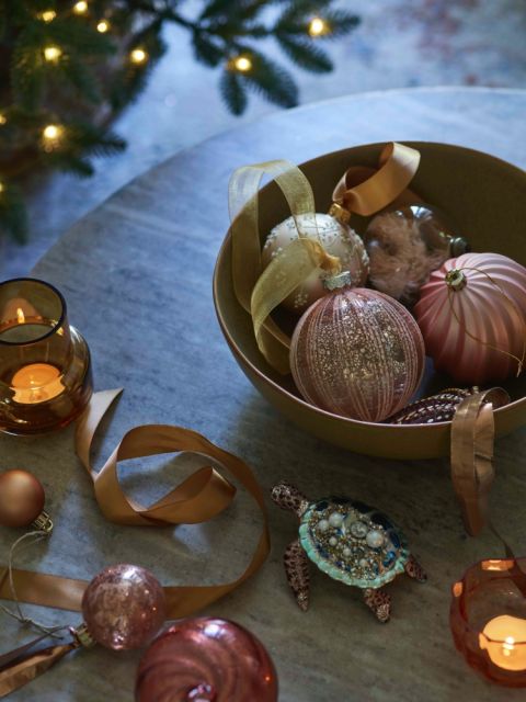 bombki w miseczce dekoracje stołu na święta