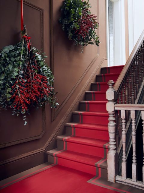 czerwone dekoracje świąteczne do domu