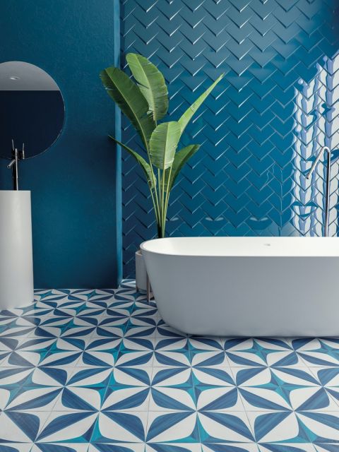 jak ułożyć płytki na ścianie w łazience