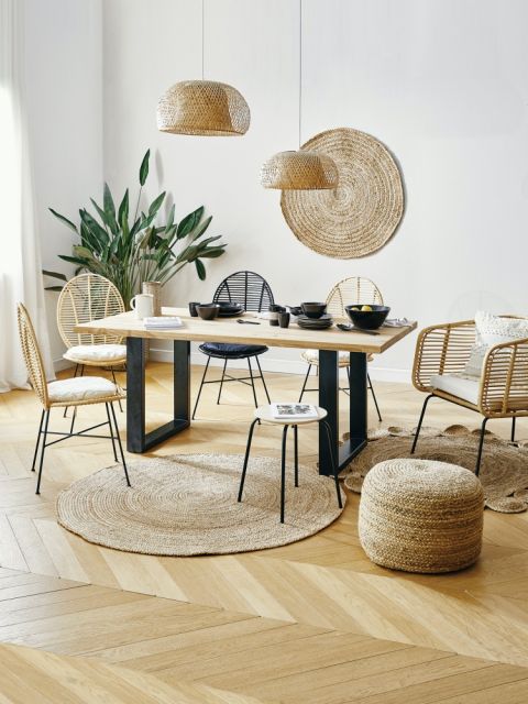 jak ustawić krzesła przy stole