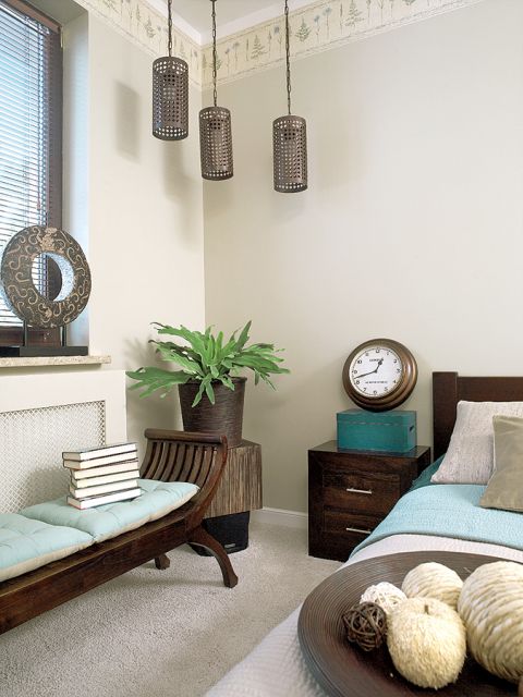 Niełatwo było o meble w kolorze turkusu, więc Ewa większośc przemalowała.