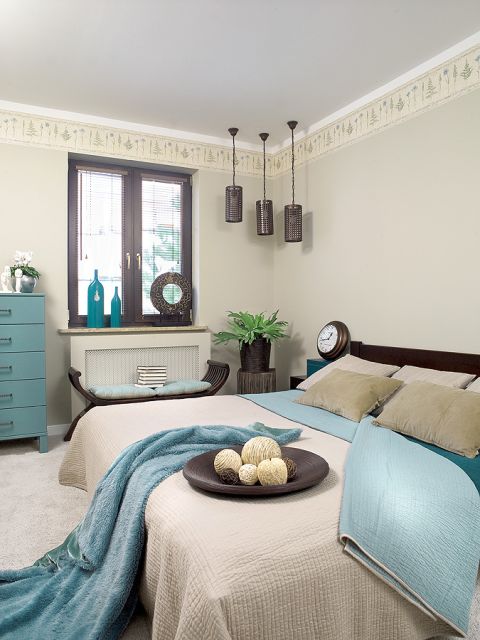 Niełatwo było o meble w kolorze turkusu, więc Ewa większośc przemalowała.