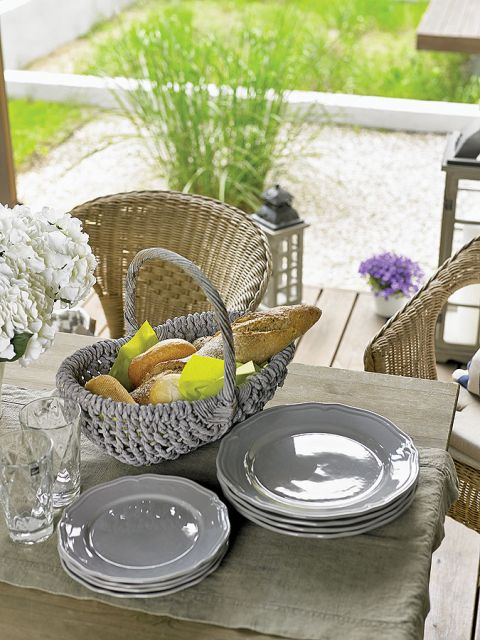 Już wczesną wiosną tarasy spełniają funkcję jadalni na świeżym powietrzu.