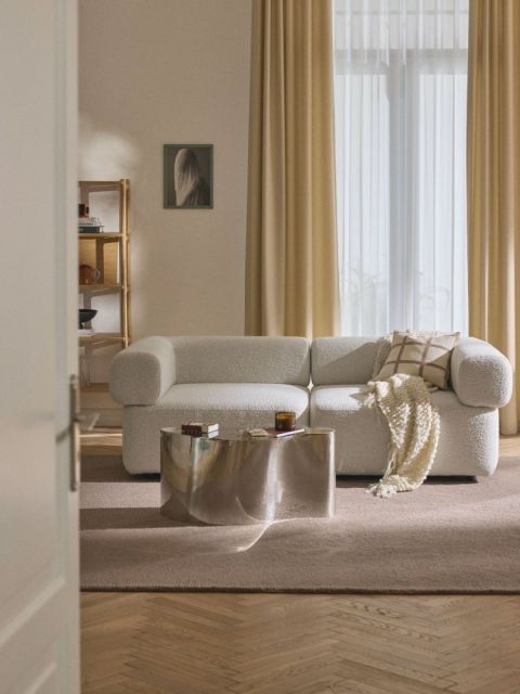 kanapa w kaszmirowym salonie