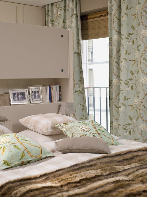 Kiedyś Maria Boccuni urządzała domy na bogato, dziś jest bardziej oszczędna. Została jej za to słabość do tkanin. Tym