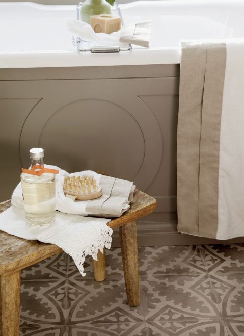 W półcieniu koronkowych zadaszeń, otuleni zapachem kwiatów i rozłożeni na wiklinowych siedziskach. Tak wypoczywają mieszkańcy