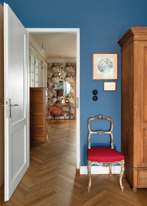 kolor ścian granatowy