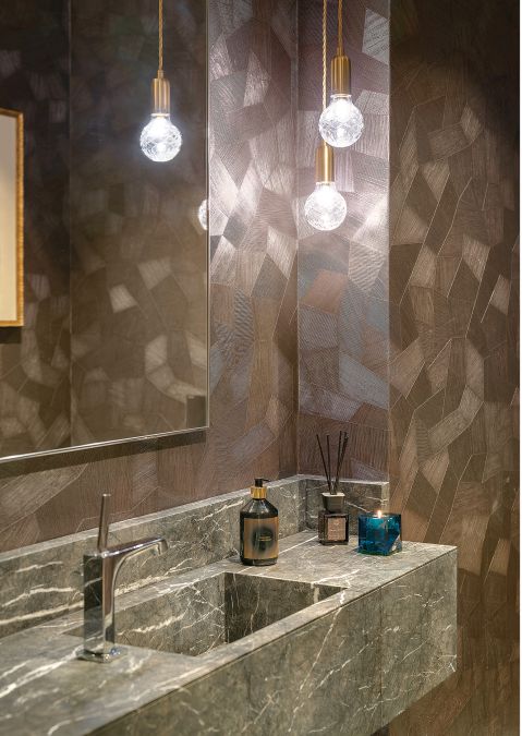 Praktycznie i przytulnie: podwarszawski dom w szarości, brązie i karmelu