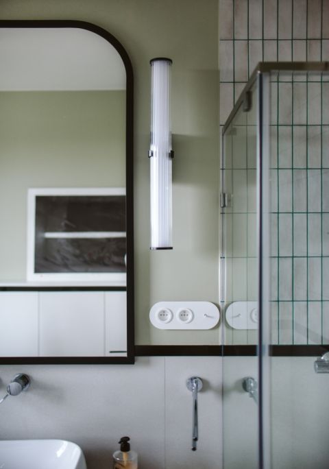 płytki cegiełki pod prysznicem