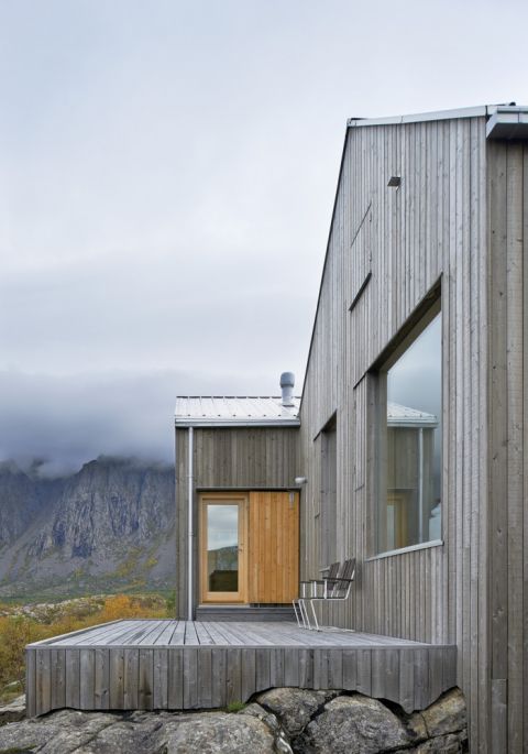 Skandynawska architektura – dom na skale zainspirowany rybacką chatą