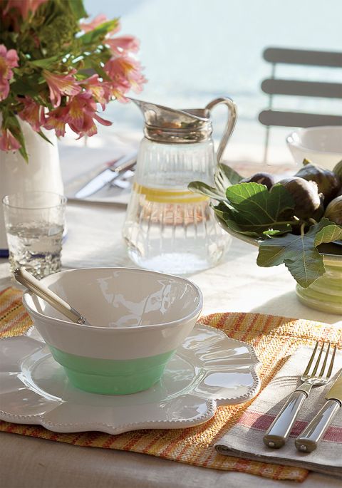 Jeśli gdziekolwiek na ziemi jest raj, to Bettina właśnie go znalazła. W swoim domu na Majorce, w małej wsi