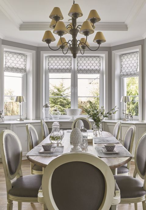 szara jadalnia w stylu francuskim