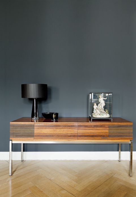 Większość dizajnerskich mebli i bibelotów Stefanie upolowała na kultowym pchlim targu na Trödelmarkt Marheinekeplatz