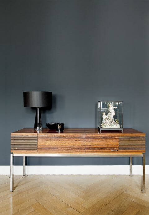 Większość dizajnerskich mebli i bibelotów Stefanie upolowała na kultowym pchlim targu na Trödelmarkt Marheinekeplatz