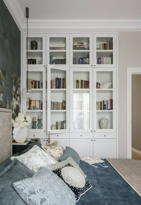 sypialnia w stylu hamptons w mieszkaniu w bloku