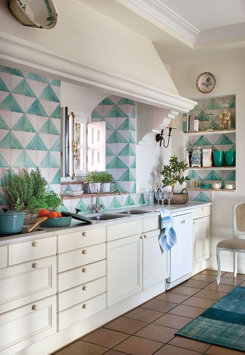 Kuchnia w stylu śródziemnomorskim i rustykalnym.