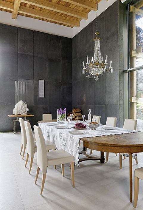 Kryształowy pająk to rodzinna pamiątka - zabytkowy żyrandol przywiozła ciotka ze Lwowa rozłożony na setki