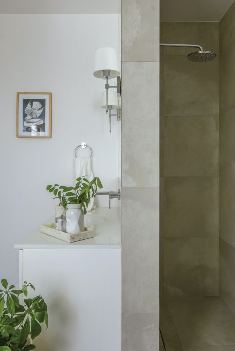 łazienka w beżach i bieli aranżacje