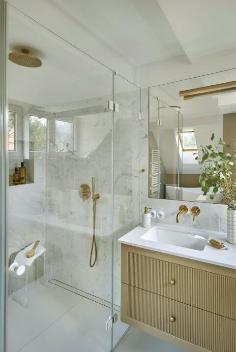 styl modern classic łazienka na poddaszu