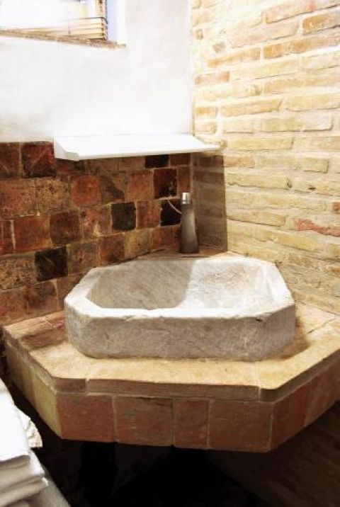 Kamienna umywalka. Świat według Opałki