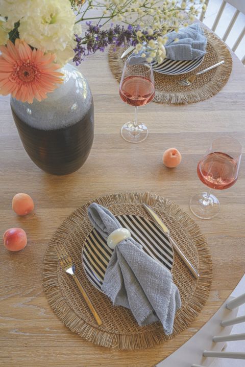 jadalnia w domu nad jeziorem