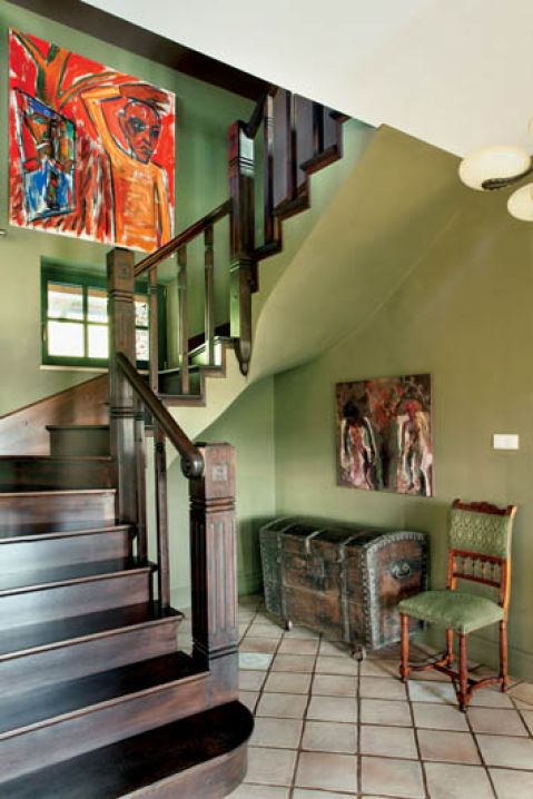 Obrazy wiszą w całym domu. Całkiem nie w kolorach Magdy jest Nitka , ten z klatki schodowej. Za to ulubiona