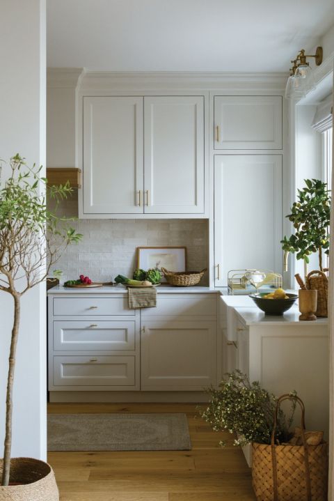 mała kuchnia w mieszkaniu w bloku