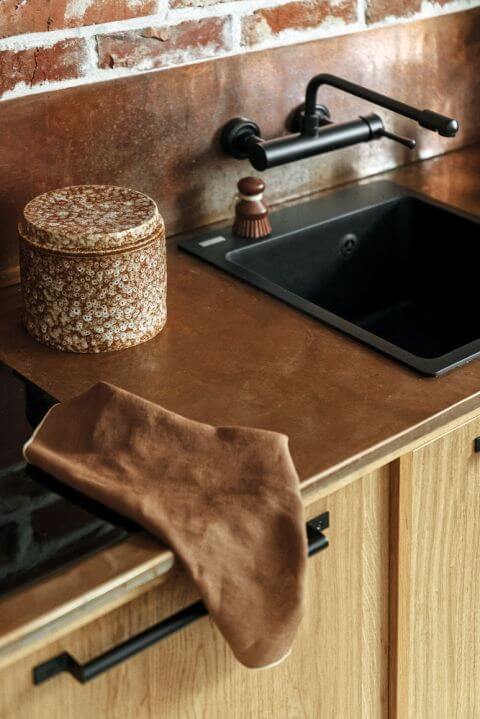 ceglana ściana w kuchni