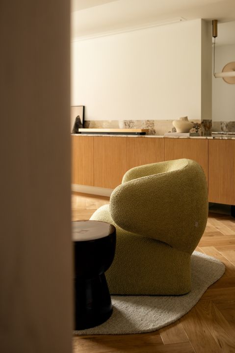 przedpokój i salon w stylu organic modern classic