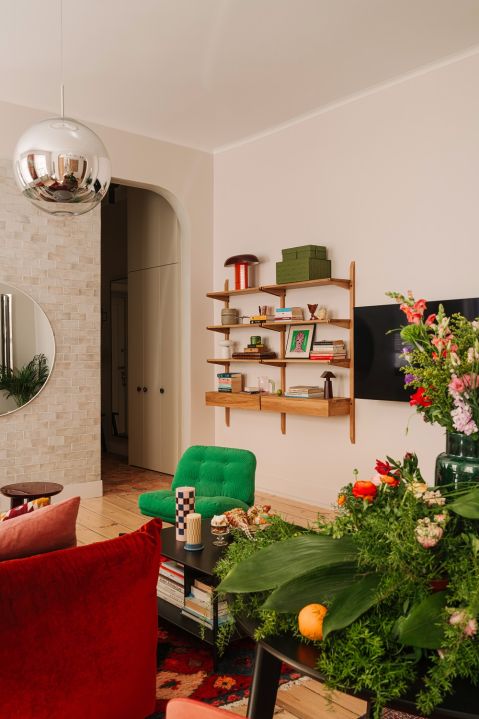 salon w stylu eklektycznym, w którym nowoczesność łączy się z orientalnymi motywami