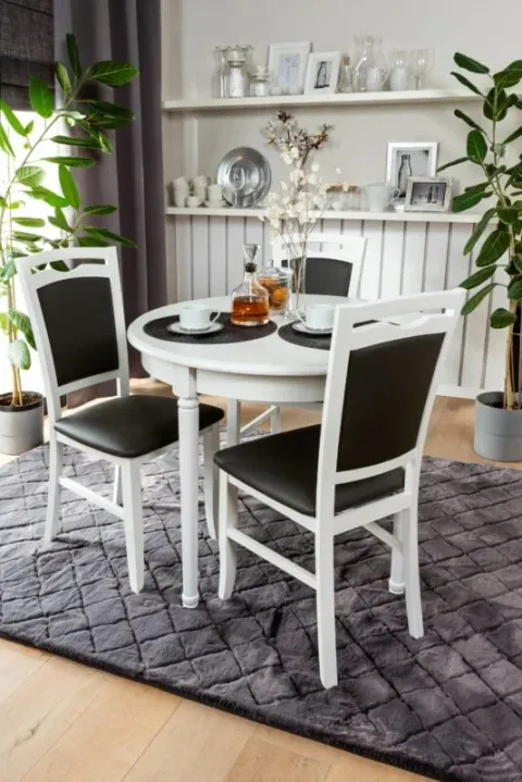 jak urządzić salon ze stołem w bloku