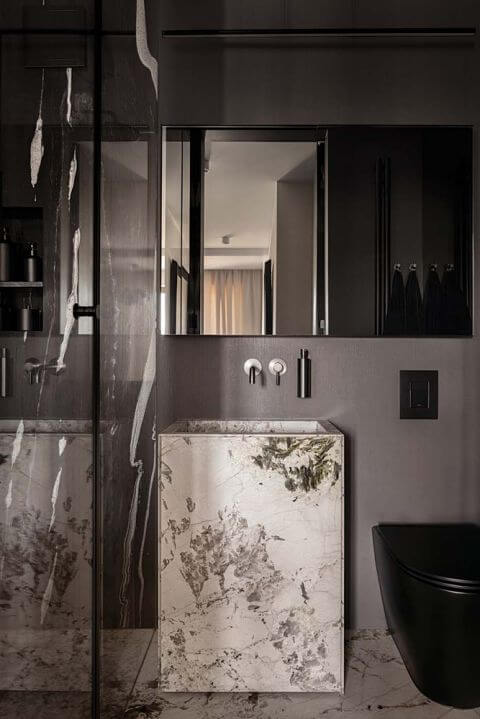 mała łazienka przy sypialni