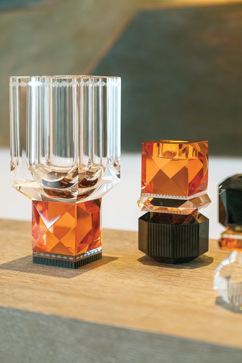 Praktycznie i przytulnie: podwarszawski dom w szarości, brązie i karmelu