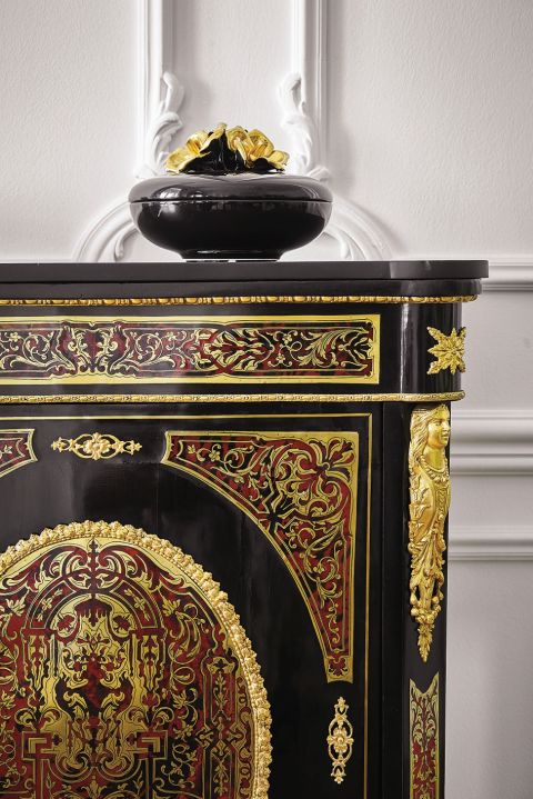 Jedwabne, koronkowe, naszywane złotem i kamieniami – pomysły na suknie przychodzą Sylwii Romaniuk w snach.