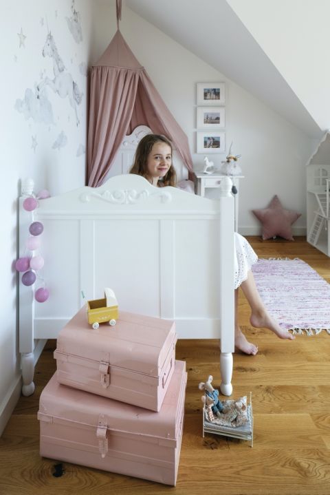 biało różowa sypialnia dla dziewczynki