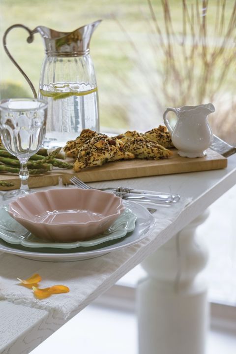 biały stół jadalniany