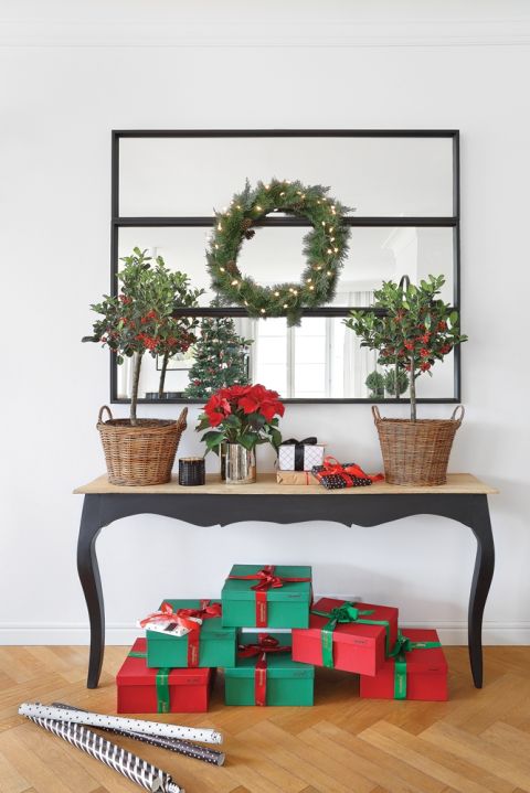 czerwono srebrny wystrój na Boże Narodzenie