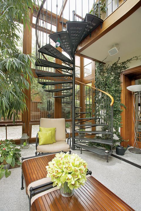 Czym kończy się równanie: stuletnia czynszówka plus plany z epoki? Imponującą artdecowską willą z oranżerią.