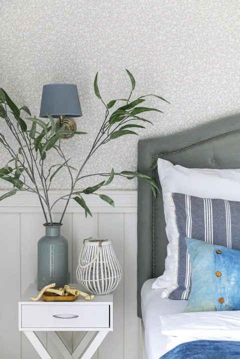 dodatki do sypialni w stylu hamptons