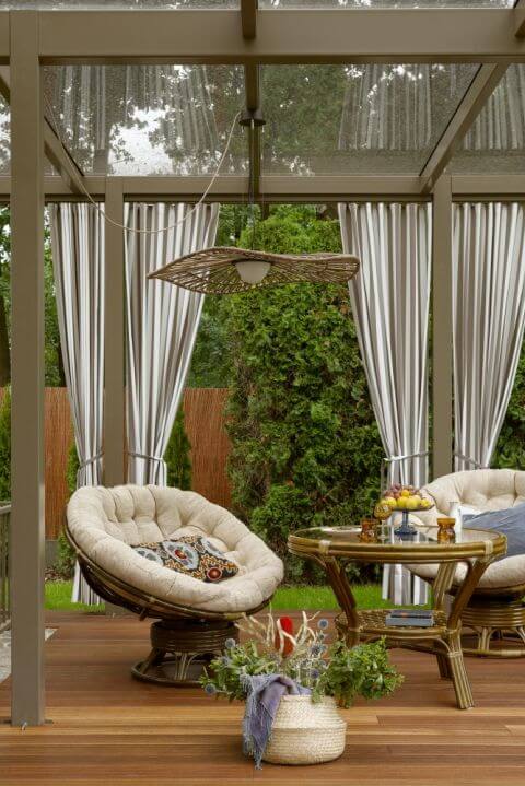 elegancki taras z zasłonami