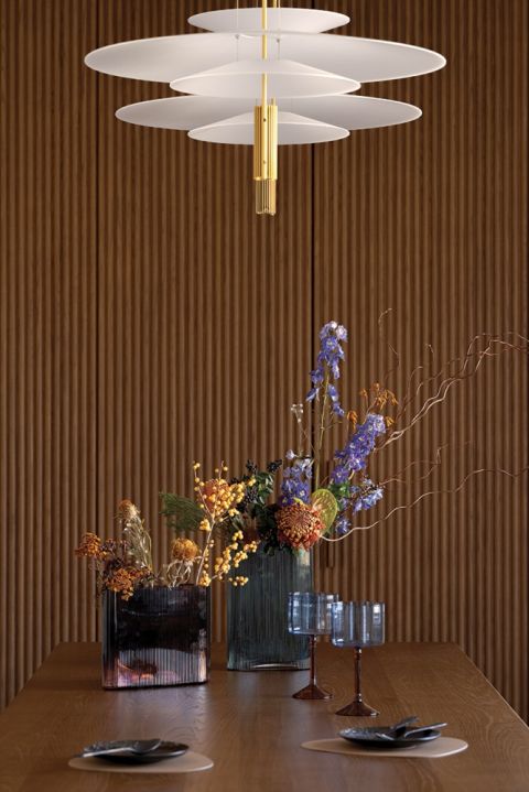 ryflowana ściana w jadalni