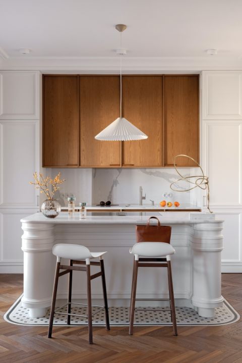 elegancka wyspa kuchenna w mieszkaniu w kamienicy