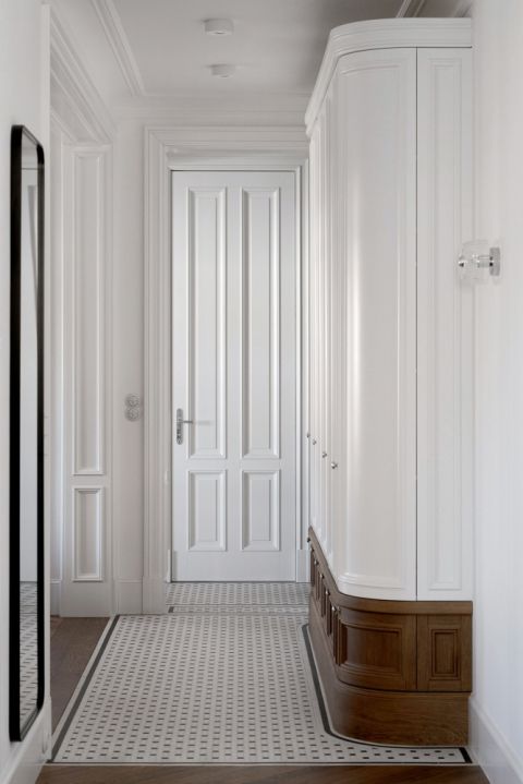 hol przedpokój w mieszkaniu w kamienicy