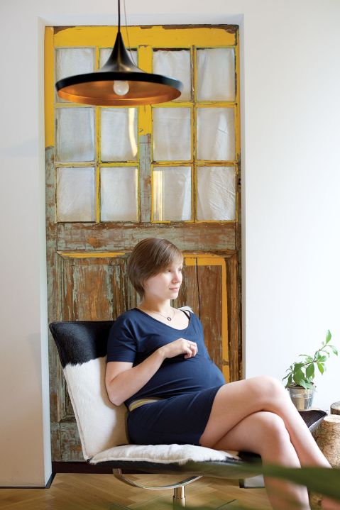 Dom zagadka – wnętrze z parkietem na ścianie