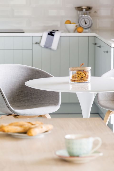 Nowoczesne mieszkanie: pudrowe i przytulne