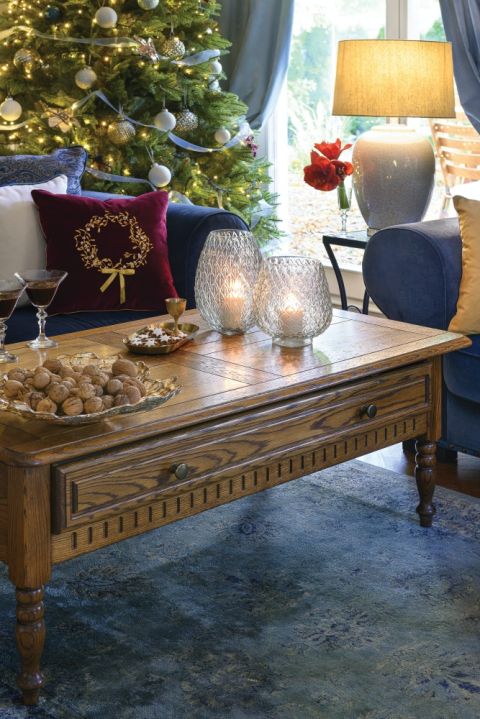 jak połączyć stare i nowoczesne meble w salonie