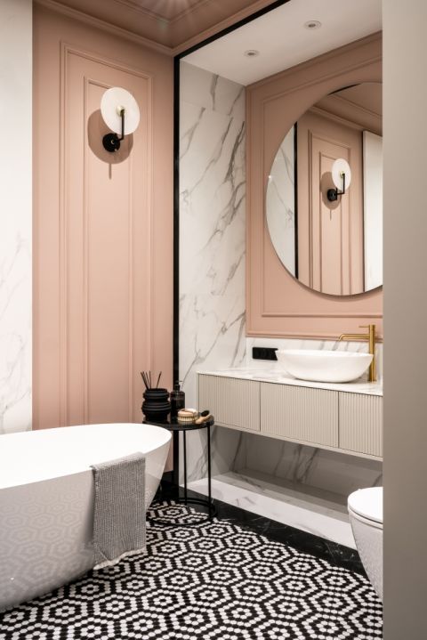 kobieca łazienka róż i czarny