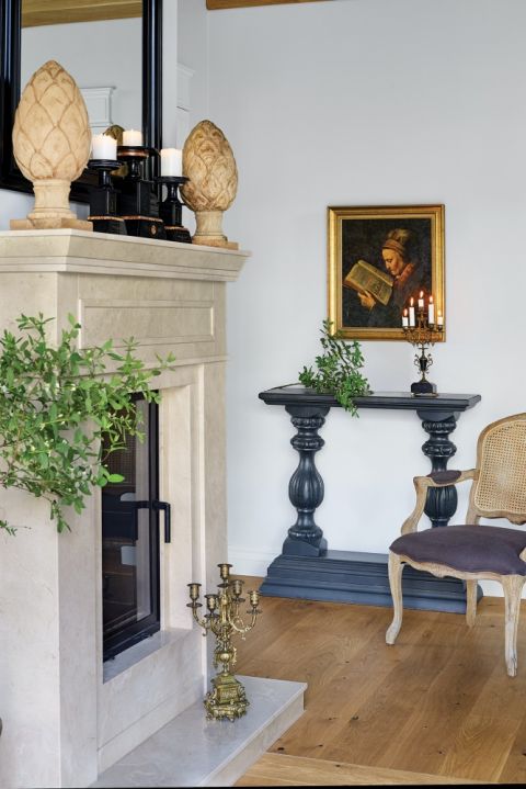 kominek w stylu klasycznym