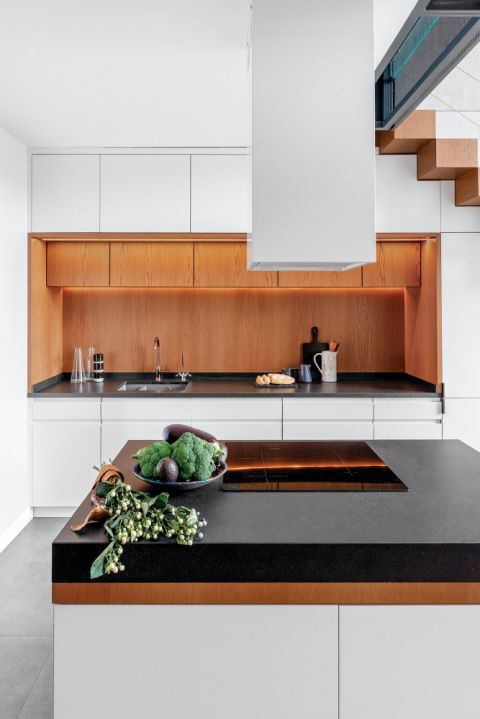 kuchnia pod schodami zdjęcia